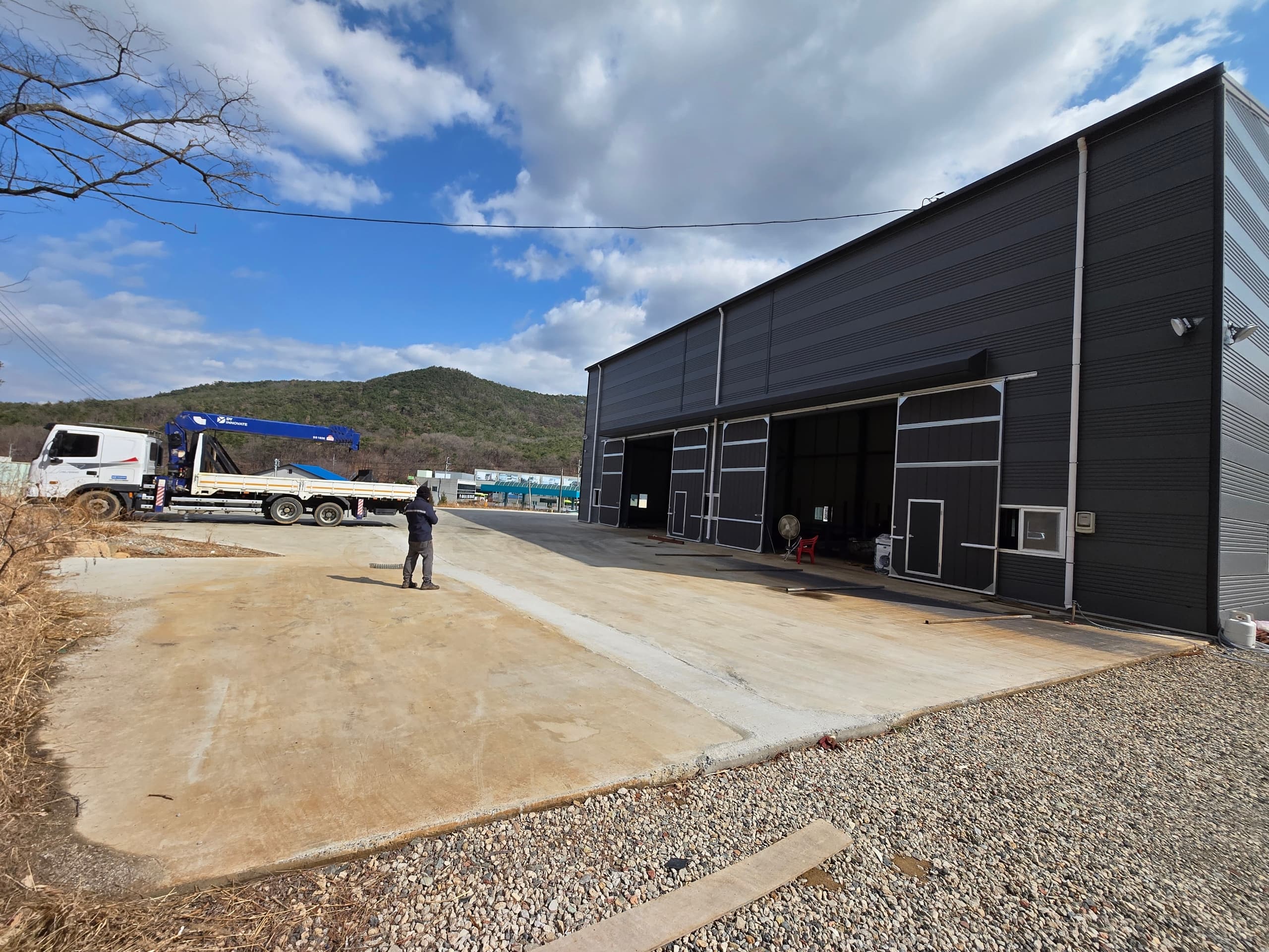 크레인 장착 카고 트럭